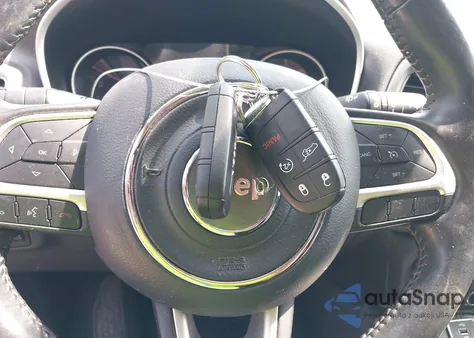 2018 Jeep Compass Latitude 4X4 from USA, damaged, VIN 3C4NJDBB7JT333325